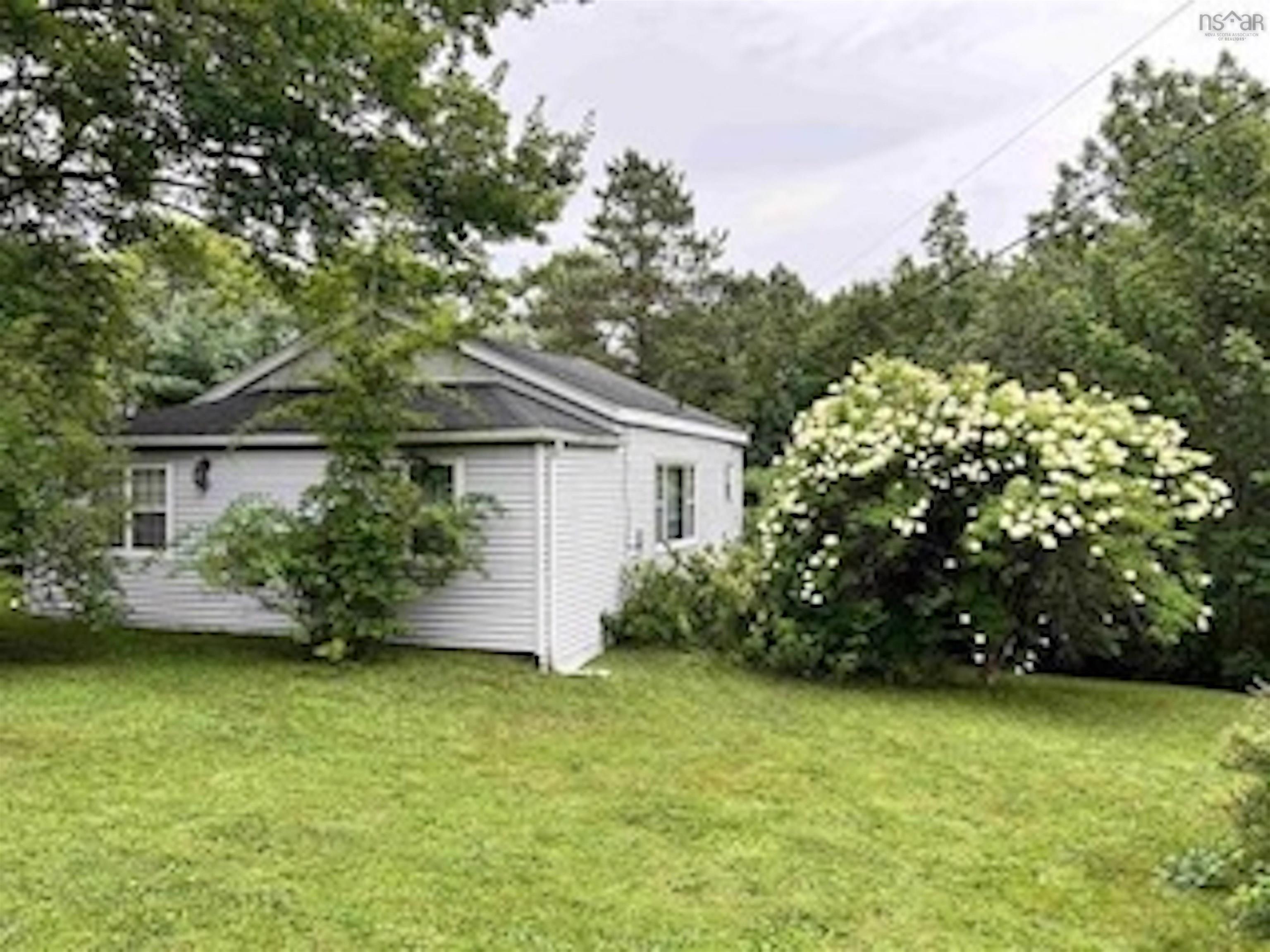 17 Lakeview Avenue, Middle Sackville NS B4E 3B5 - MLS #202515501
