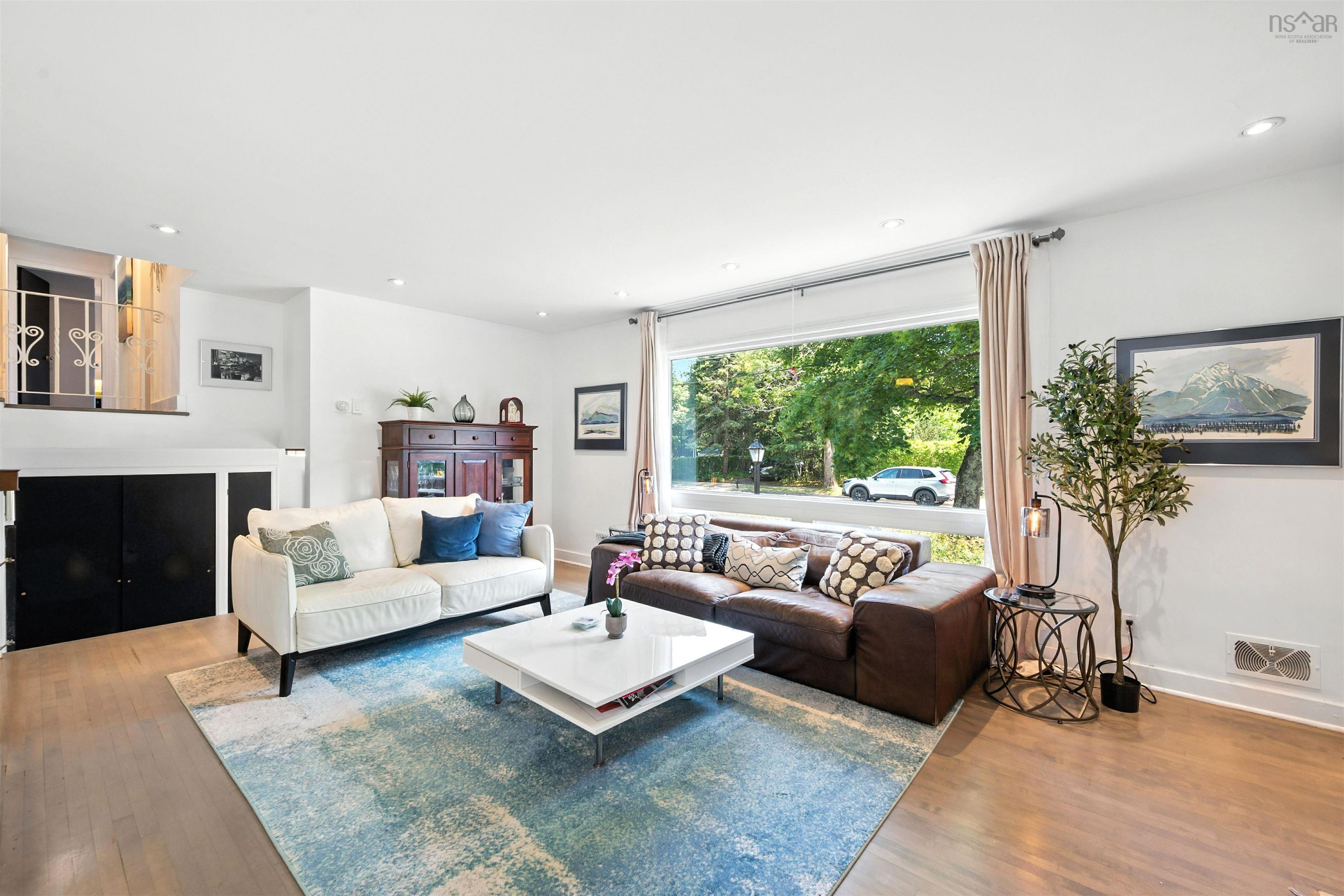 Thumbnail image for 7171 Morningside Drive MLS<sup>®</sup> 202519323