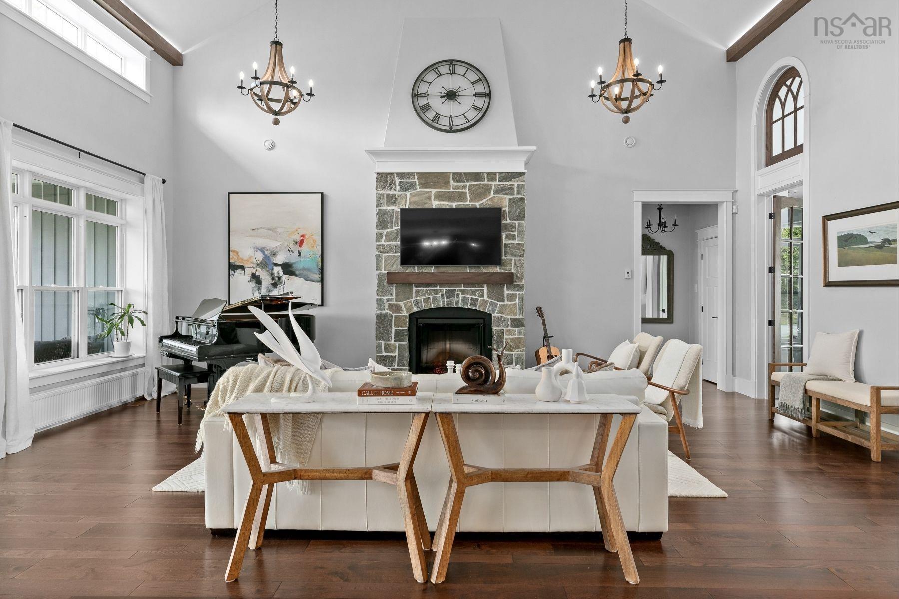 Thumbnail image for 838 McCabe Lake Drive MLS<sup>®</sup> 202519629