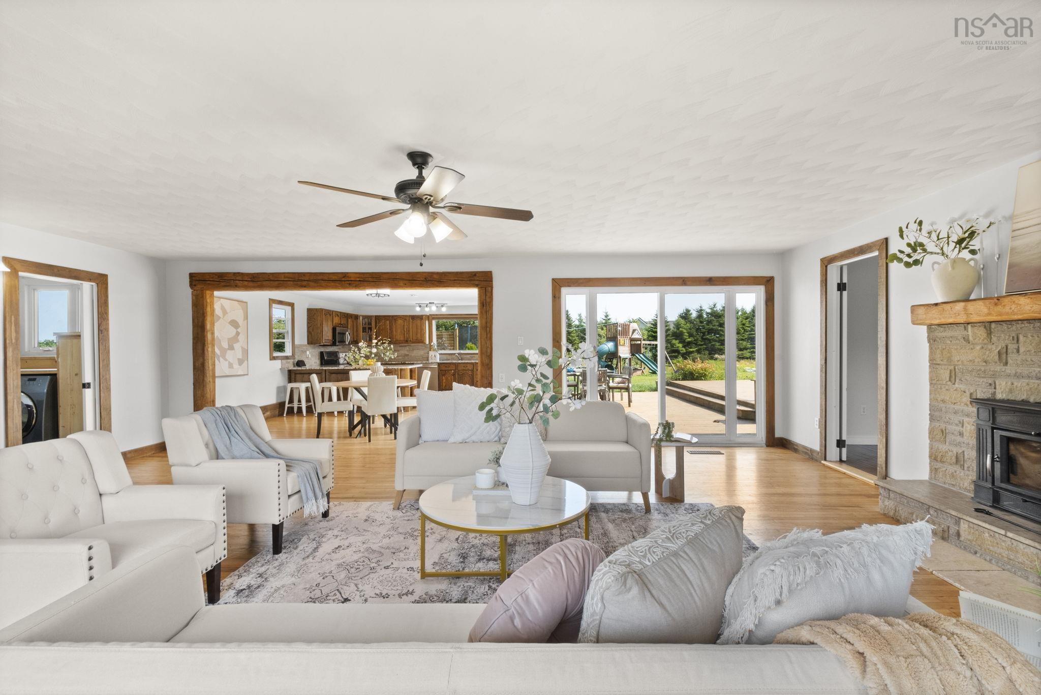 Thumbnail image for 1870 Crowell Road MLS<sup>®</sup> 202519941