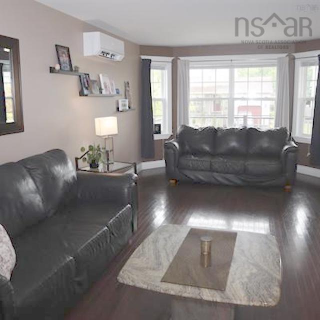 Thumbnail image for 77 St Clair Avenue MLS<sup>®</sup> 202520476