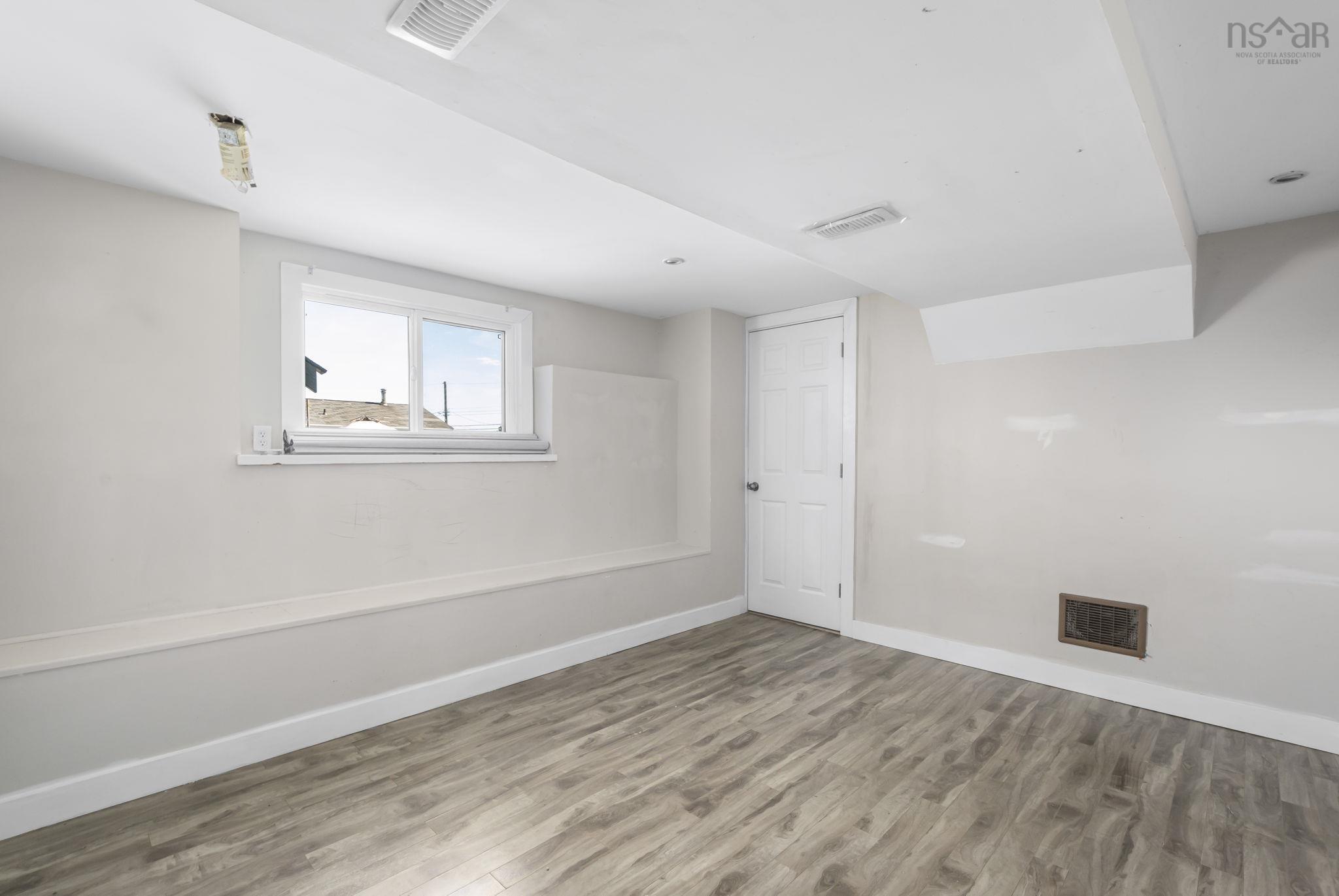 View image 18
