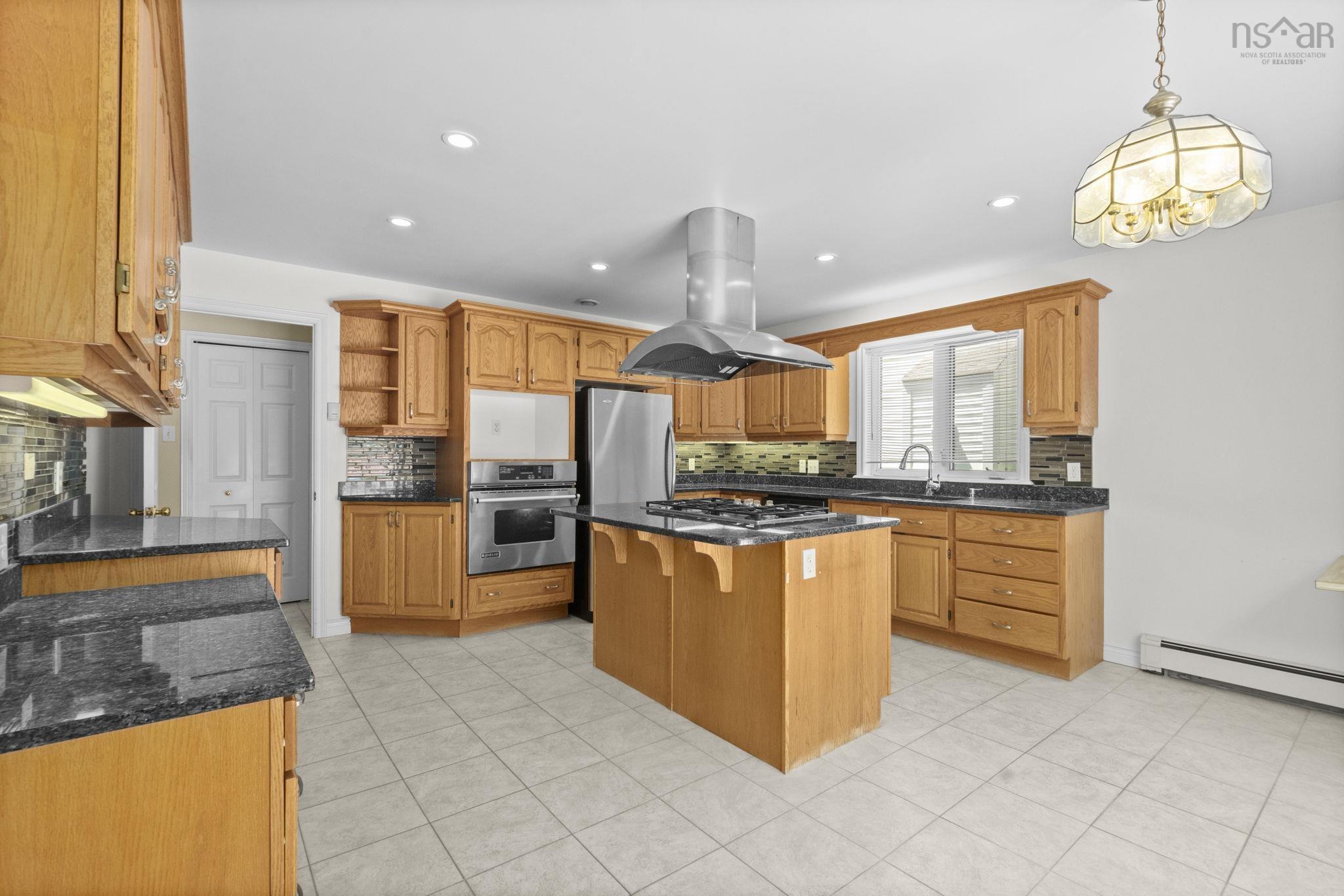 Thumbnail image for 152 Roxbury Crescent MLS<sup>®</sup> 202521887