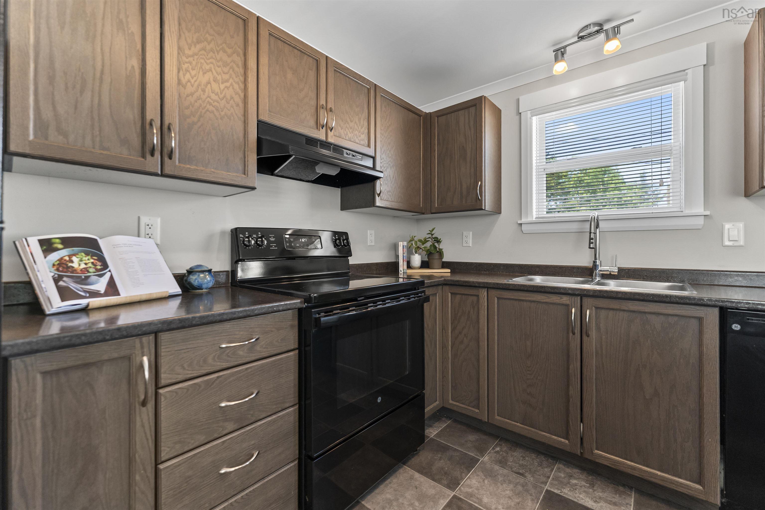 Thumbnail image for 18 Parkview Drive MLS<sup>®</sup> 202522398