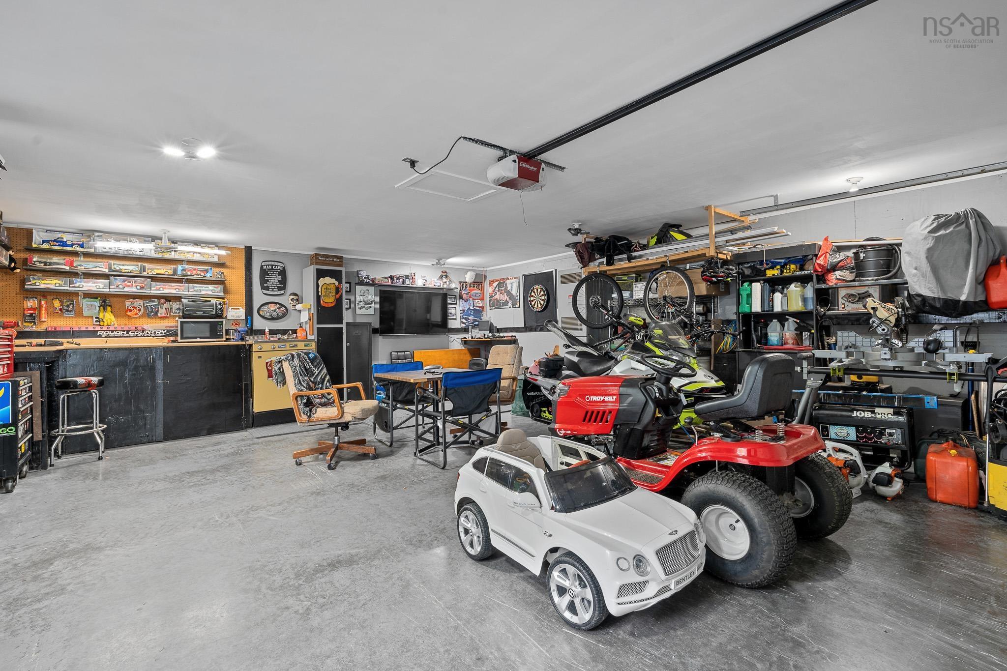 Thumbnail image for 36 Rockwell Drive MLS<sup>®</sup> 202522651