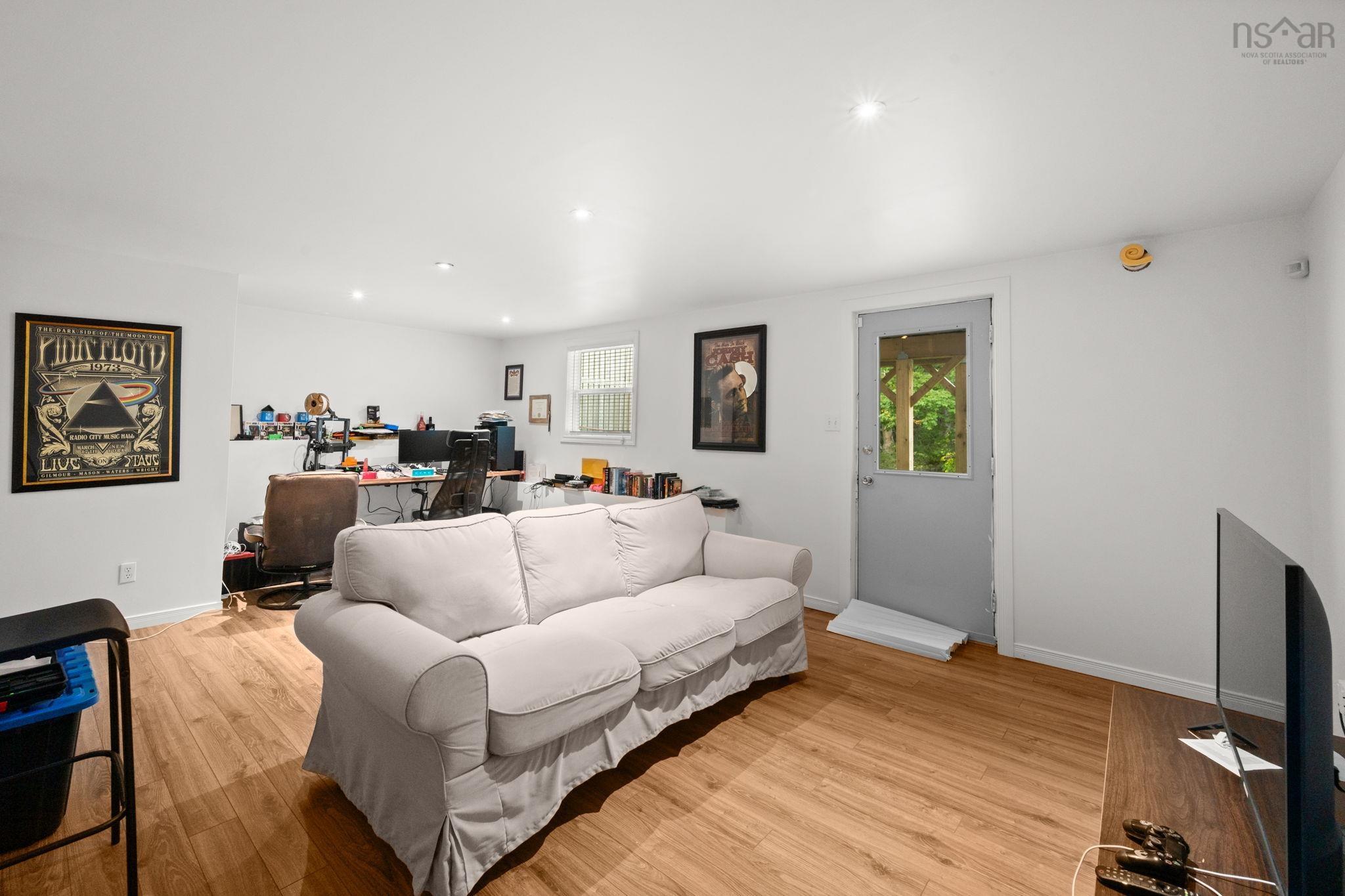 View image 18