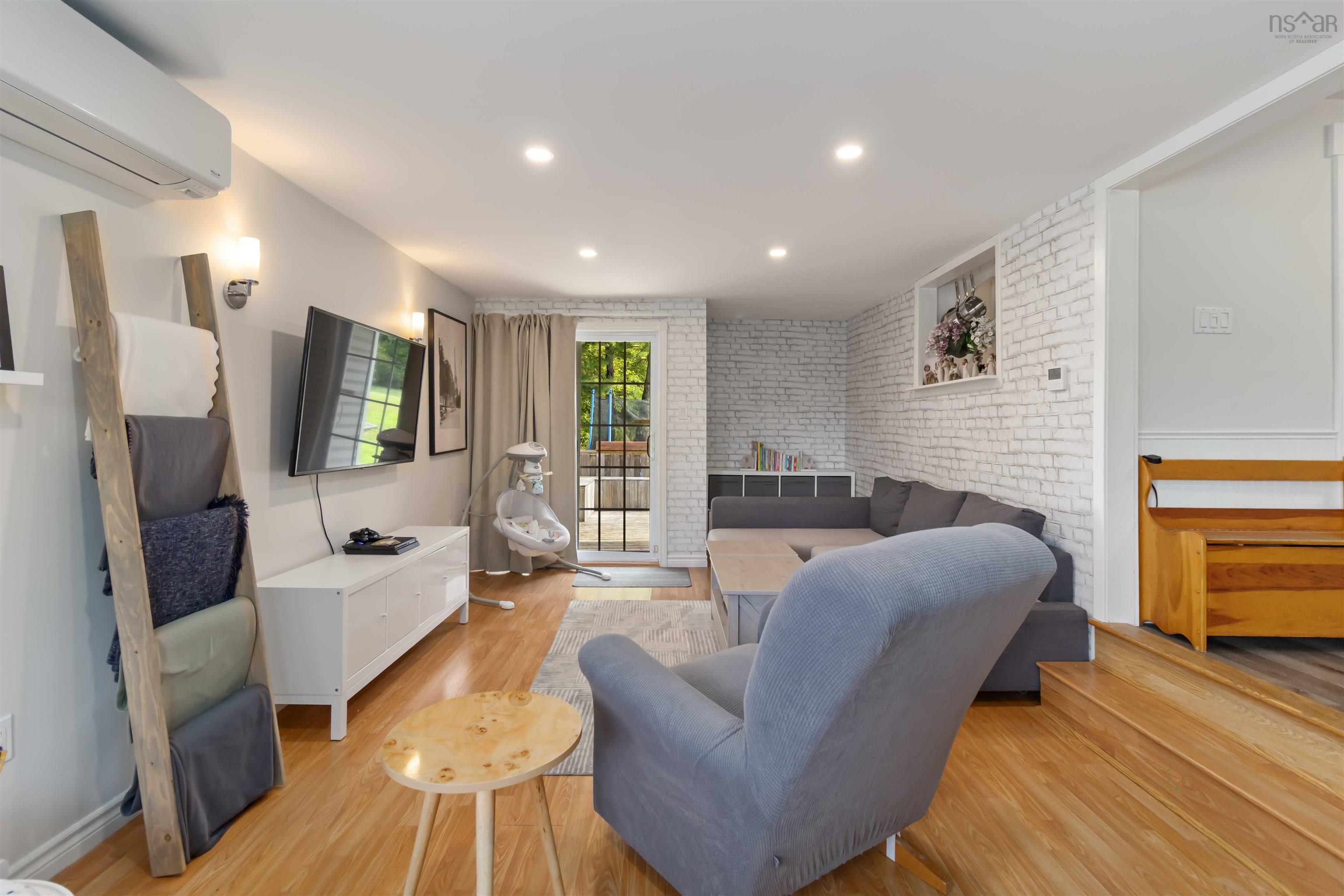 Thumbnail image for 51 Hillside Avenue MLS<sup>®</sup> 202523027