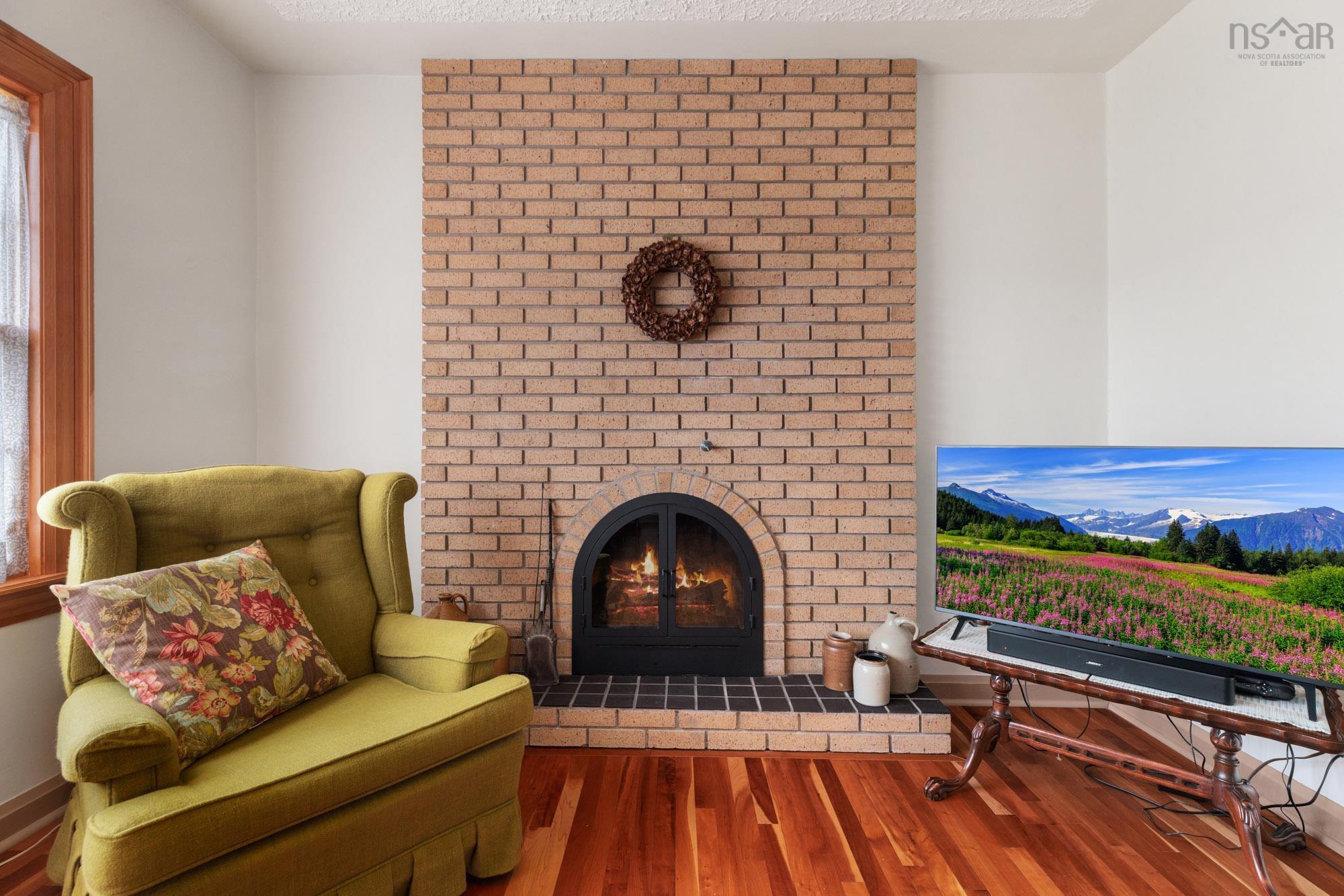 Thumbnail image for 3374 Windsor Street MLS<sup>®</sup> 202523138