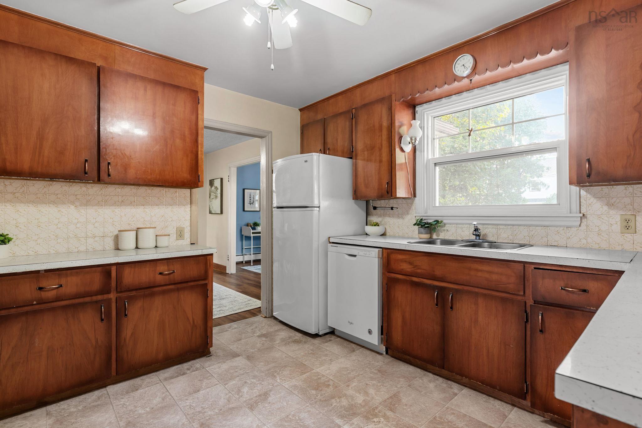 Thumbnail image for 6427 Almon Street MLS<sup>®</sup> 202523346