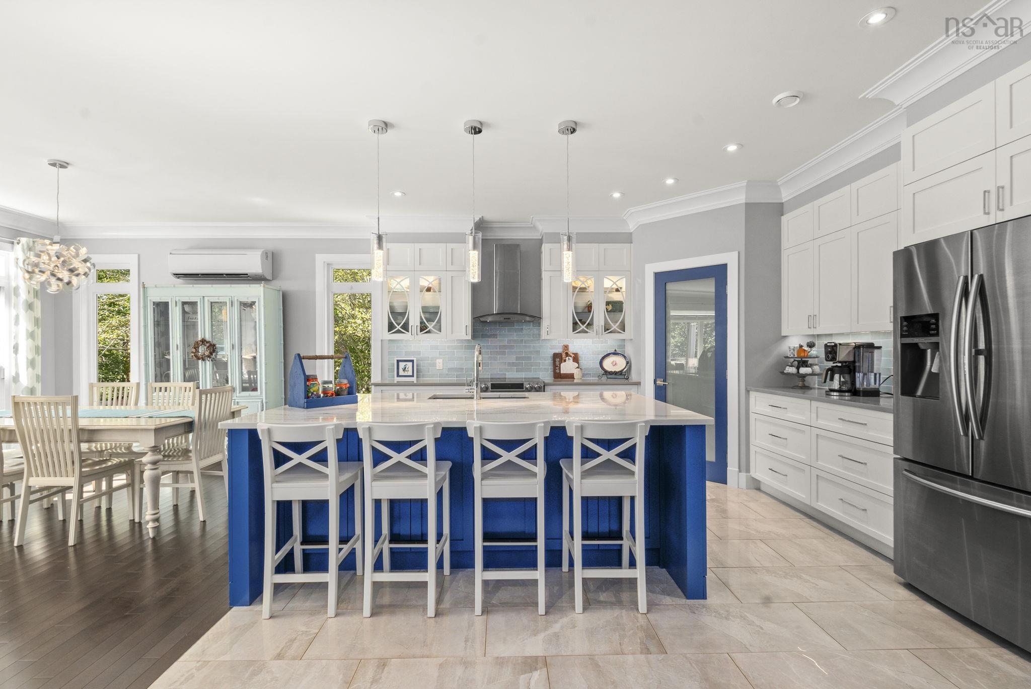 Thumbnail image for 769 Lakeview Avenue MLS<sup>®</sup> 202523656