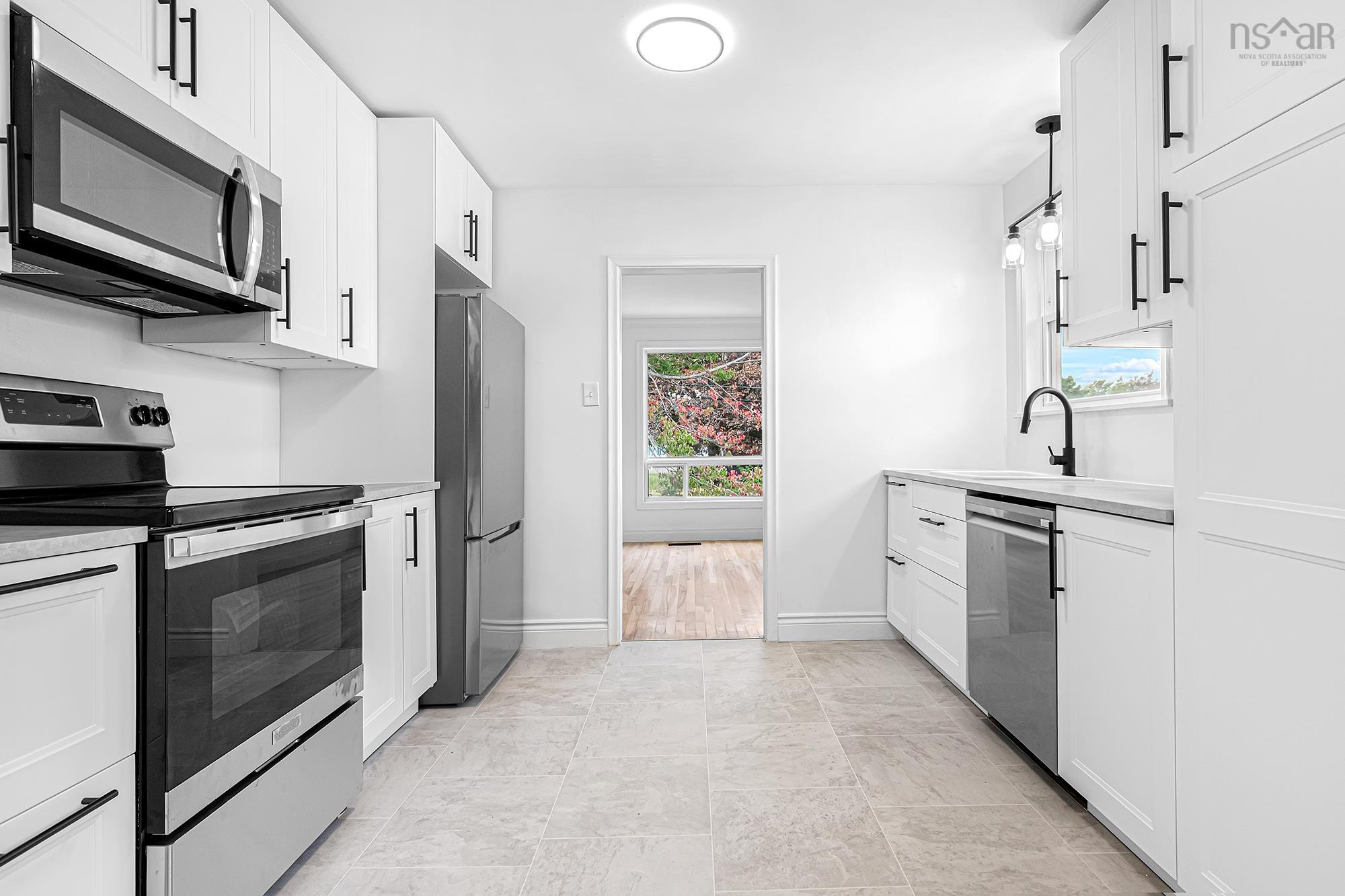 Thumbnail image for 150 Evans Avenue MLS<sup>®</sup> 202524619