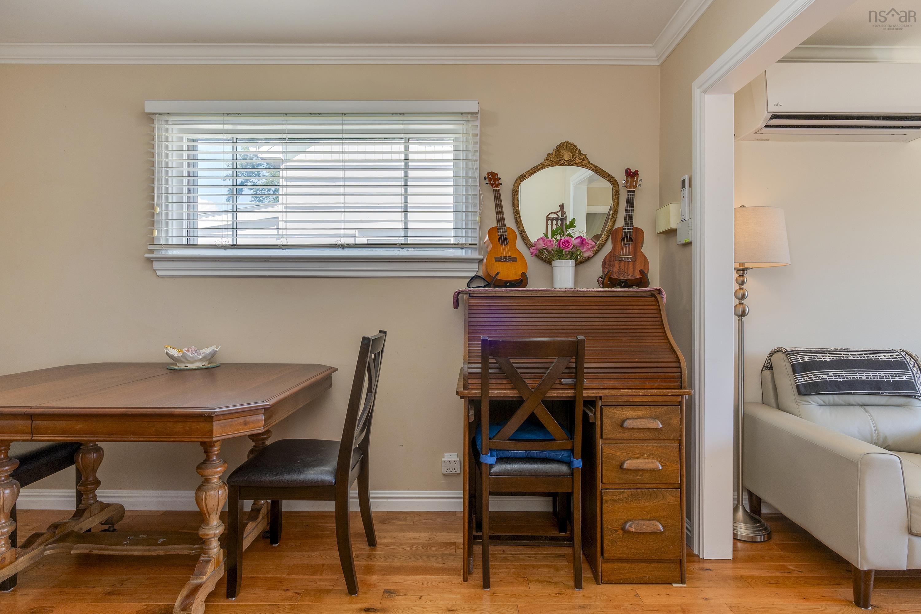 Thumbnail image for 21 Howe Street MLS<sup>®</sup> 202524883