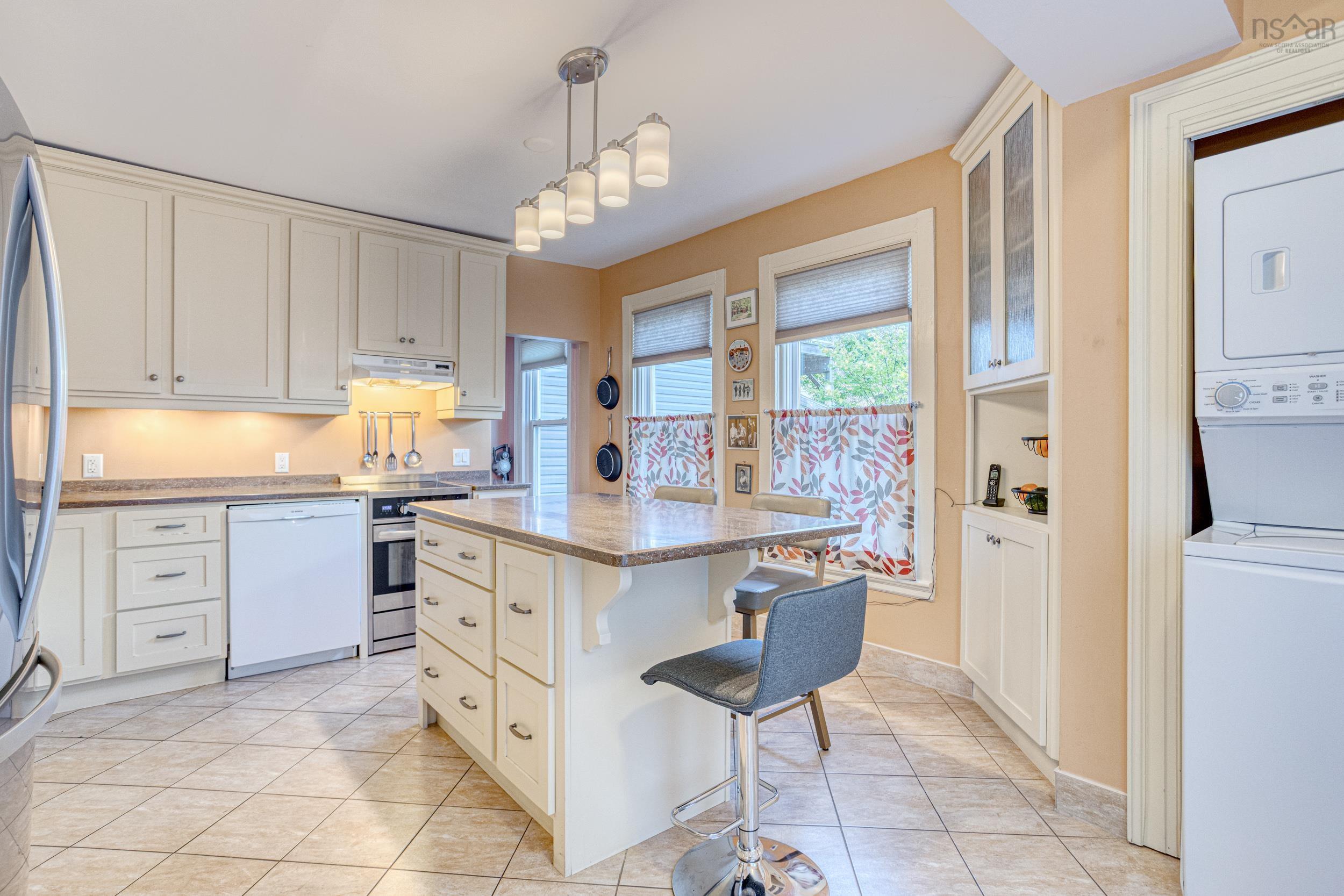 Thumbnail image for 2695 Fuller Terrace MLS<sup>®</sup> 202525186