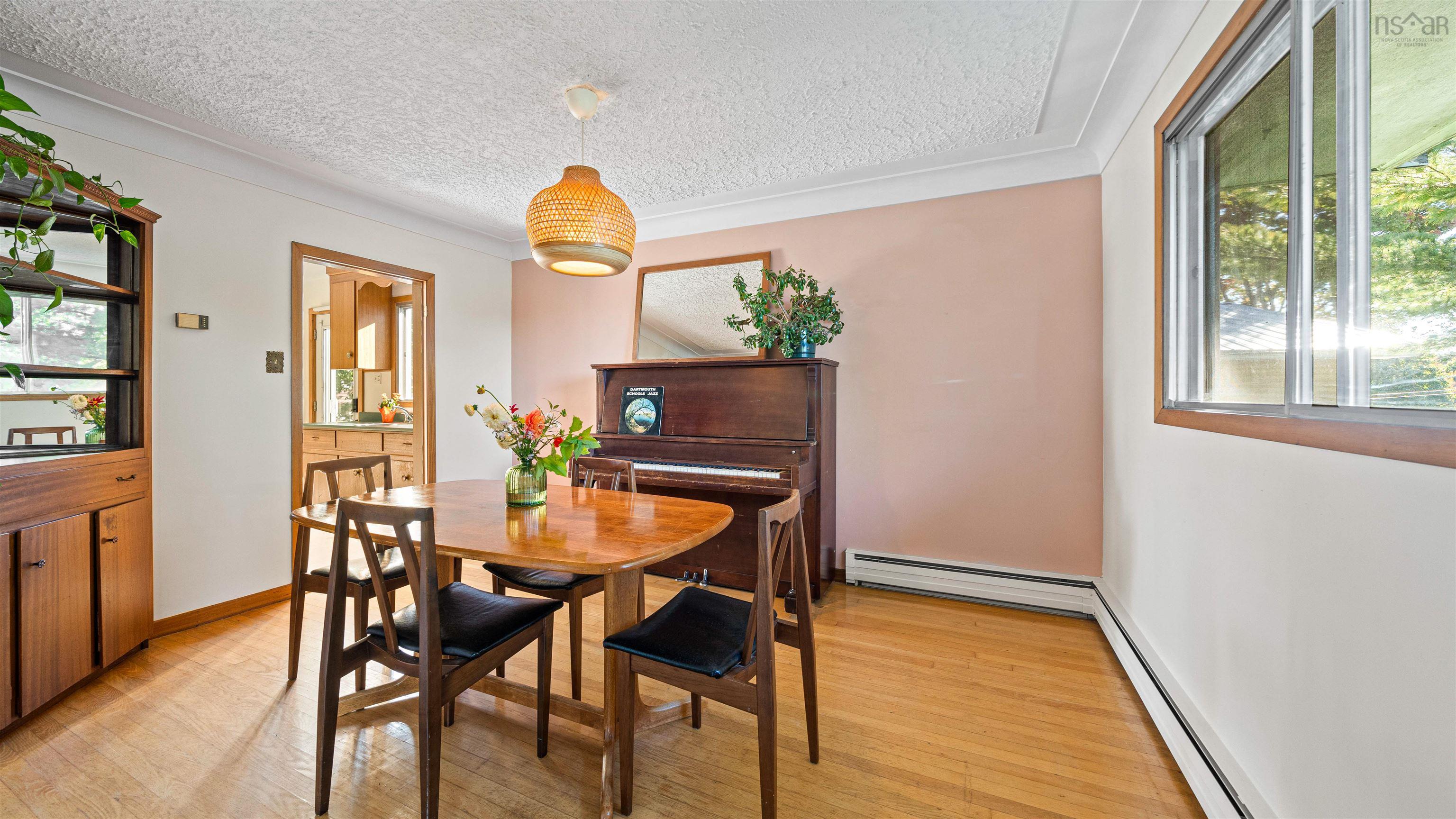 Thumbnail image for 35 Ernest Avenue MLS<sup>®</sup> 202525377