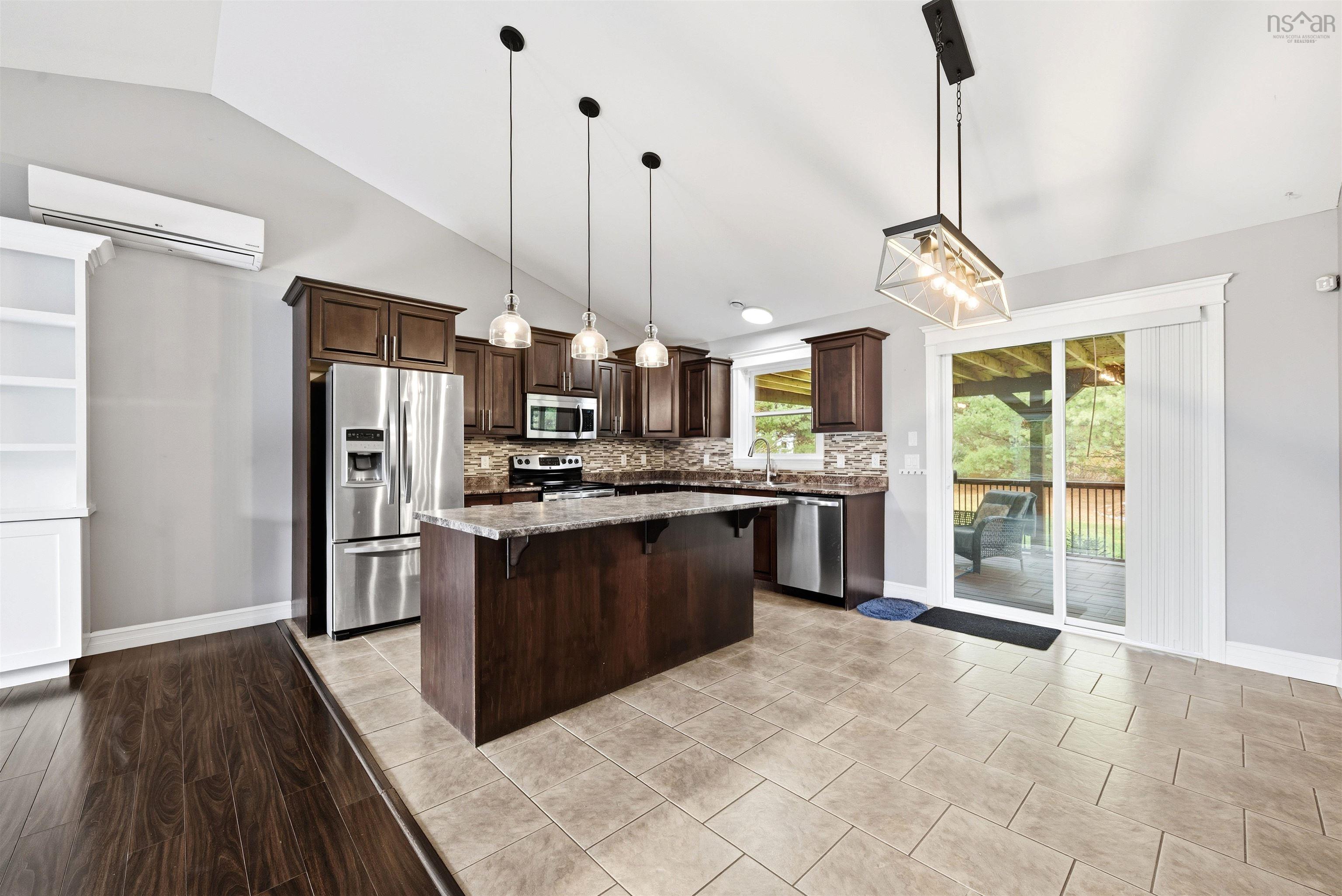 Thumbnail image for 3235 Sackville Drive MLS<sup>®</sup> 202526097