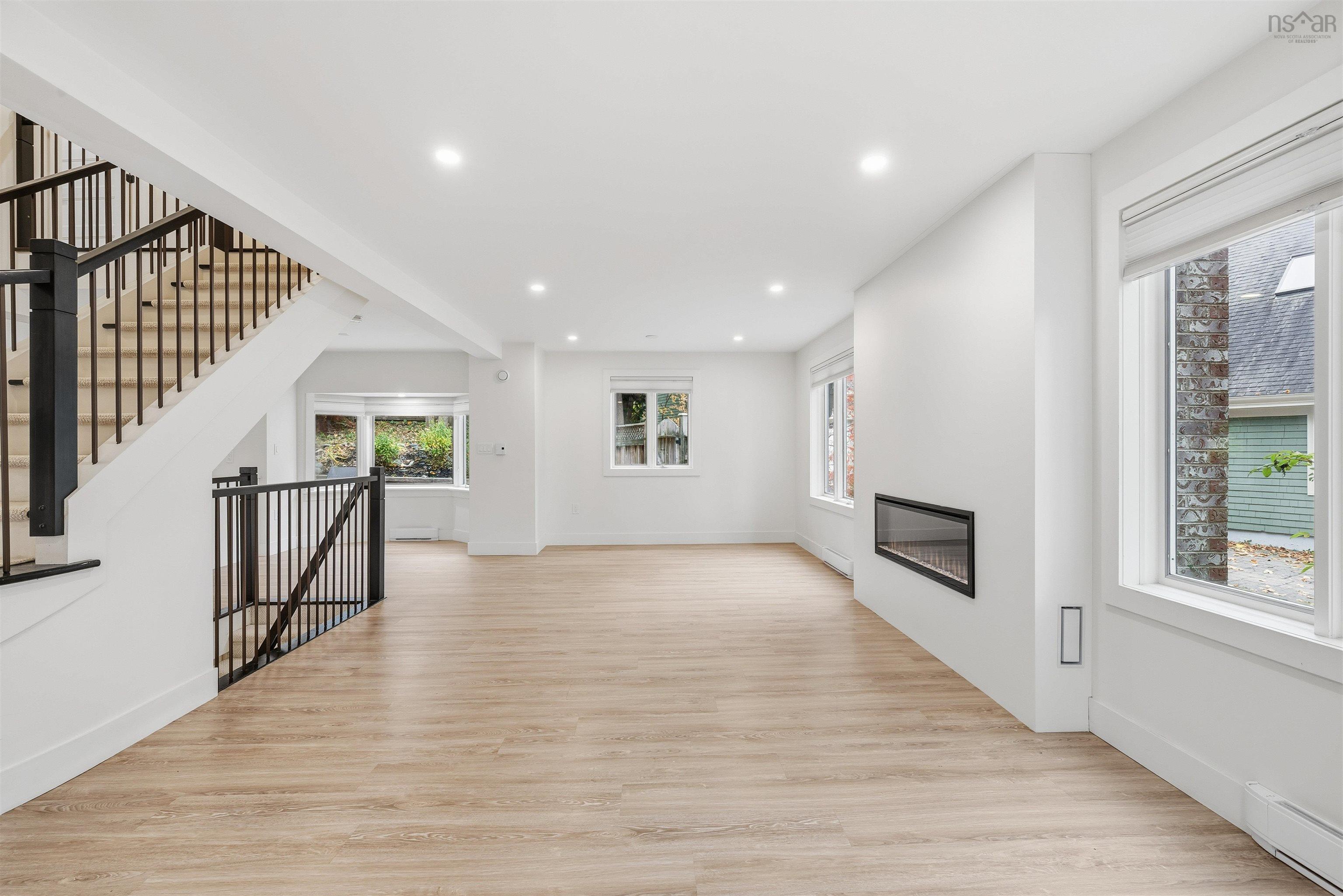 Thumbnail image for 680 Shore Drive MLS<sup>®</sup> 202526368