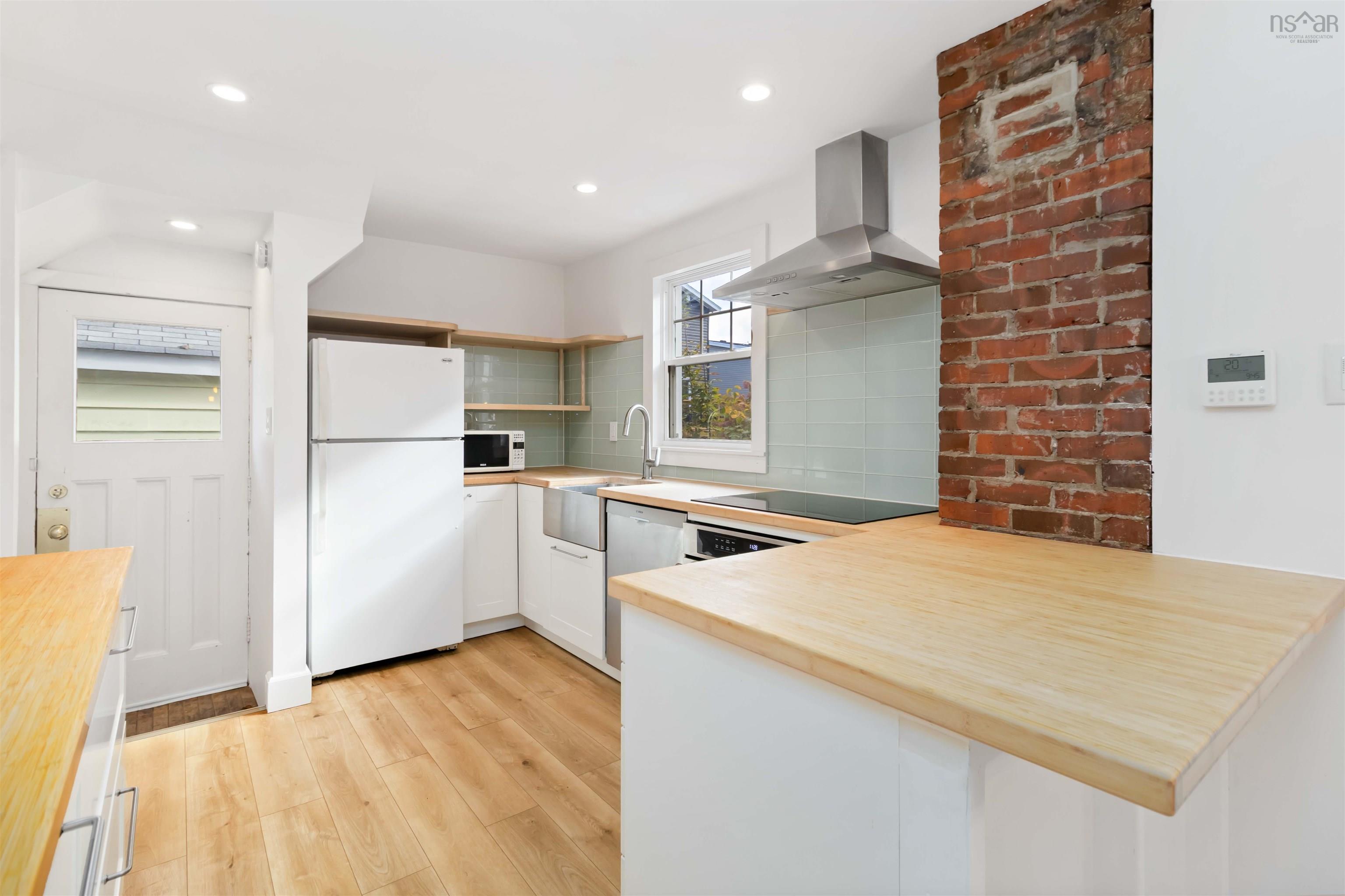 Thumbnail image for 6026 Cabot Street MLS<sup>®</sup> 202526385