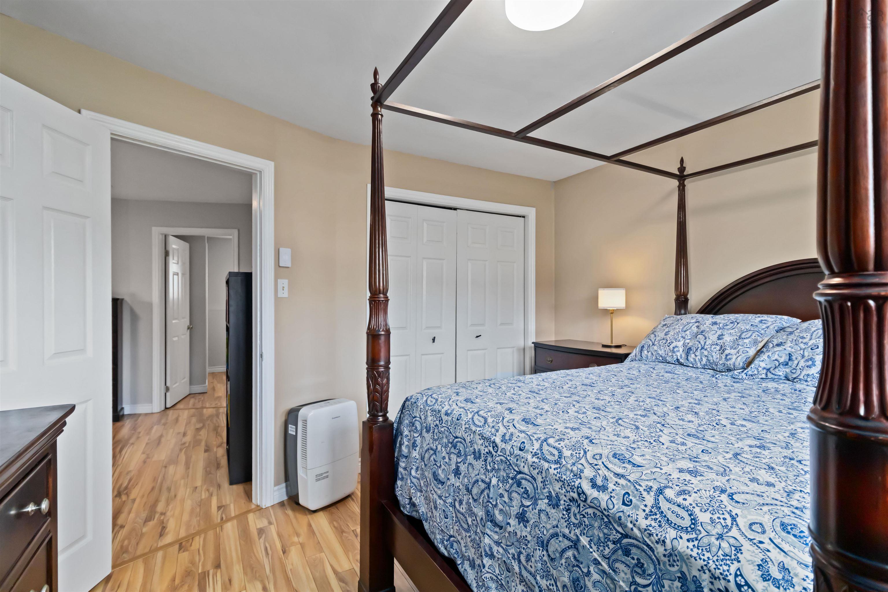 Thumbnail image for 7 Laurelcrest Drive MLS<sup>®</sup> 202526455