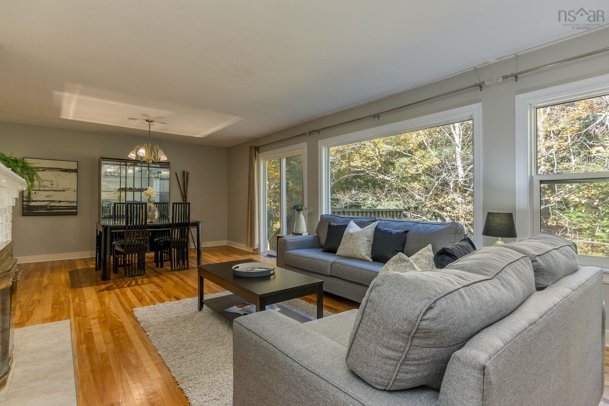 Thumbnail image for 37 Sherbrooke Drive MLS<sup>®</sup> 202526735