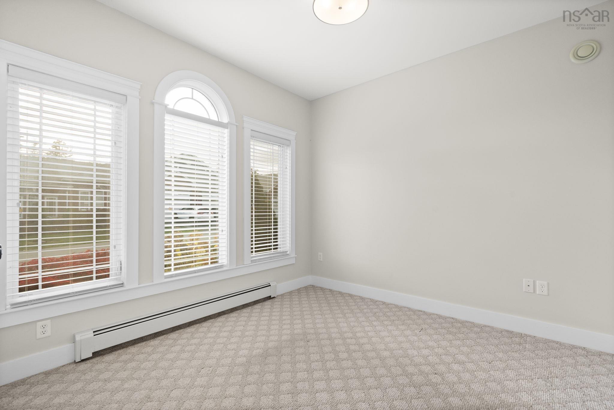 Thumbnail image for 11 Kirkwood Court MLS<sup>®</sup> 202526810