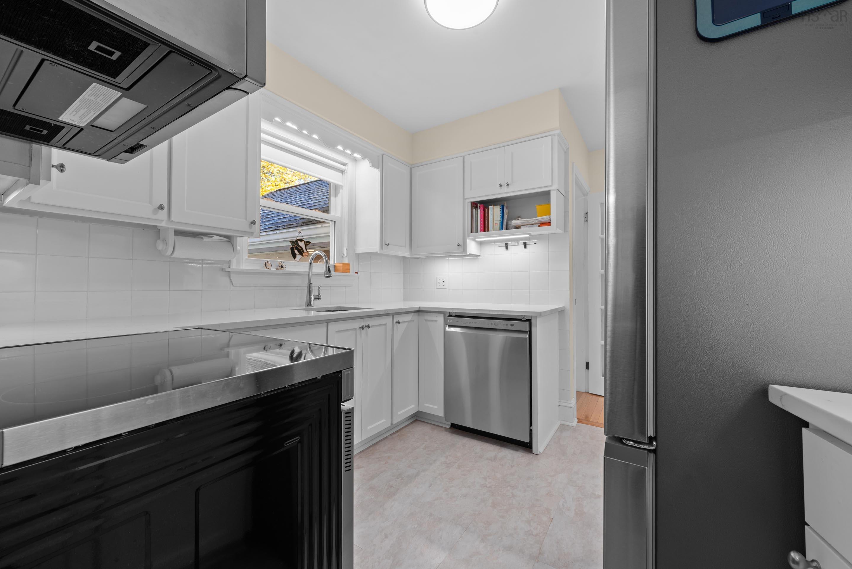 Thumbnail image for 22 Douglas Crescent MLS<sup>®</sup> 202526867