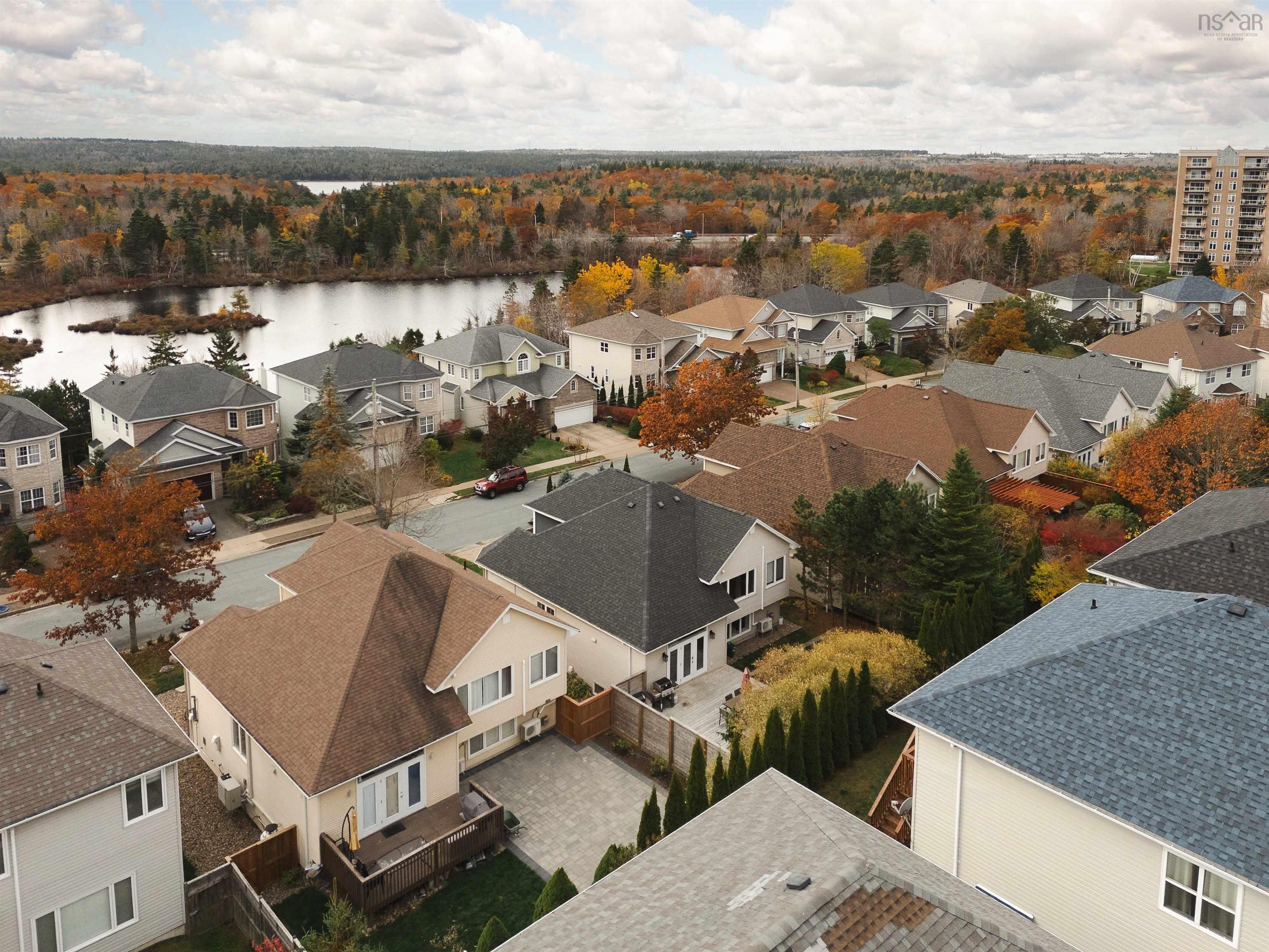 Thumbnail image for 60 Ridgepark Lane MLS<sup>®</sup> 202526899