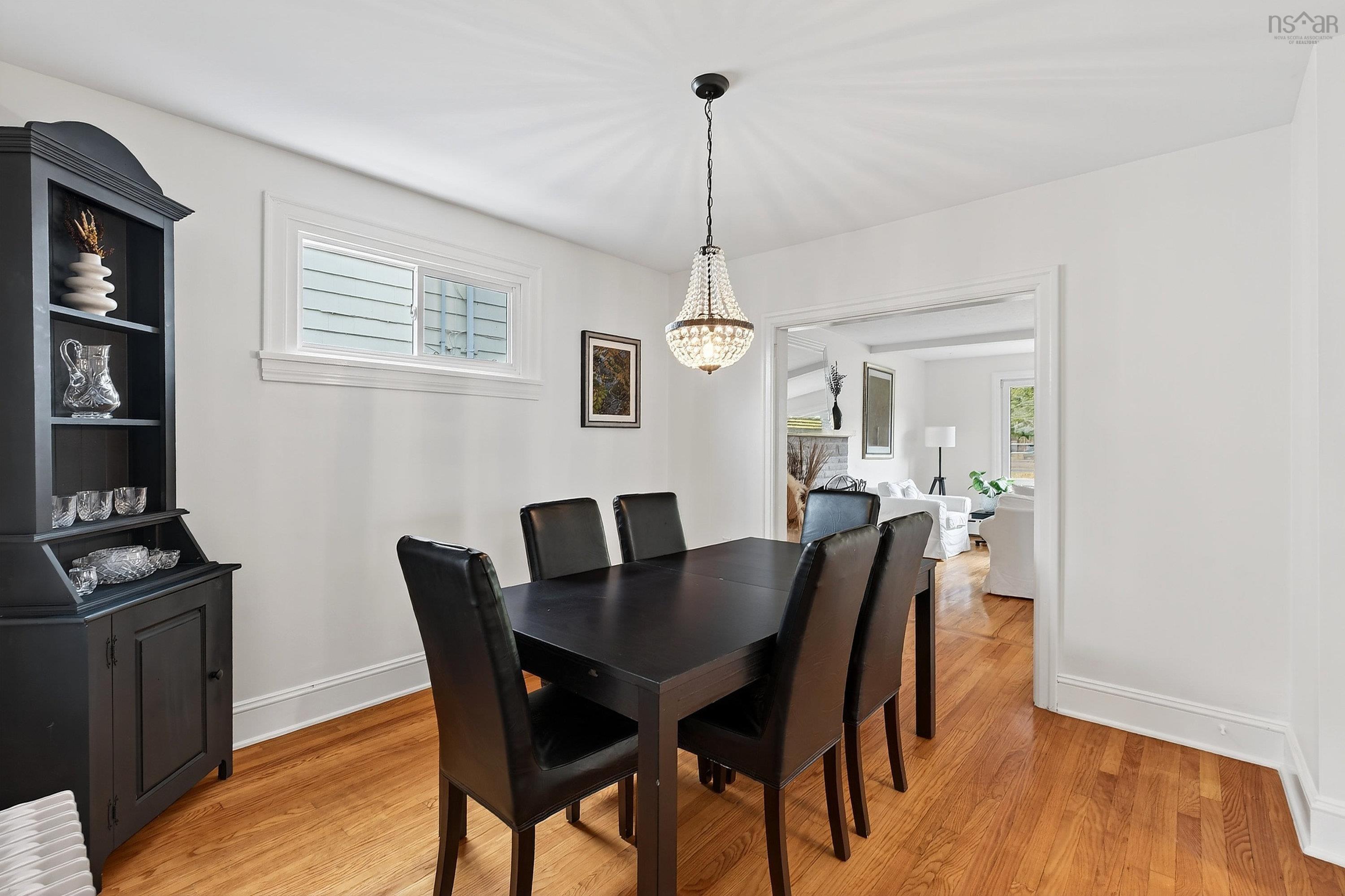 Thumbnail image for 2500 Connaught Avenue MLS<sup>®</sup> 202526909