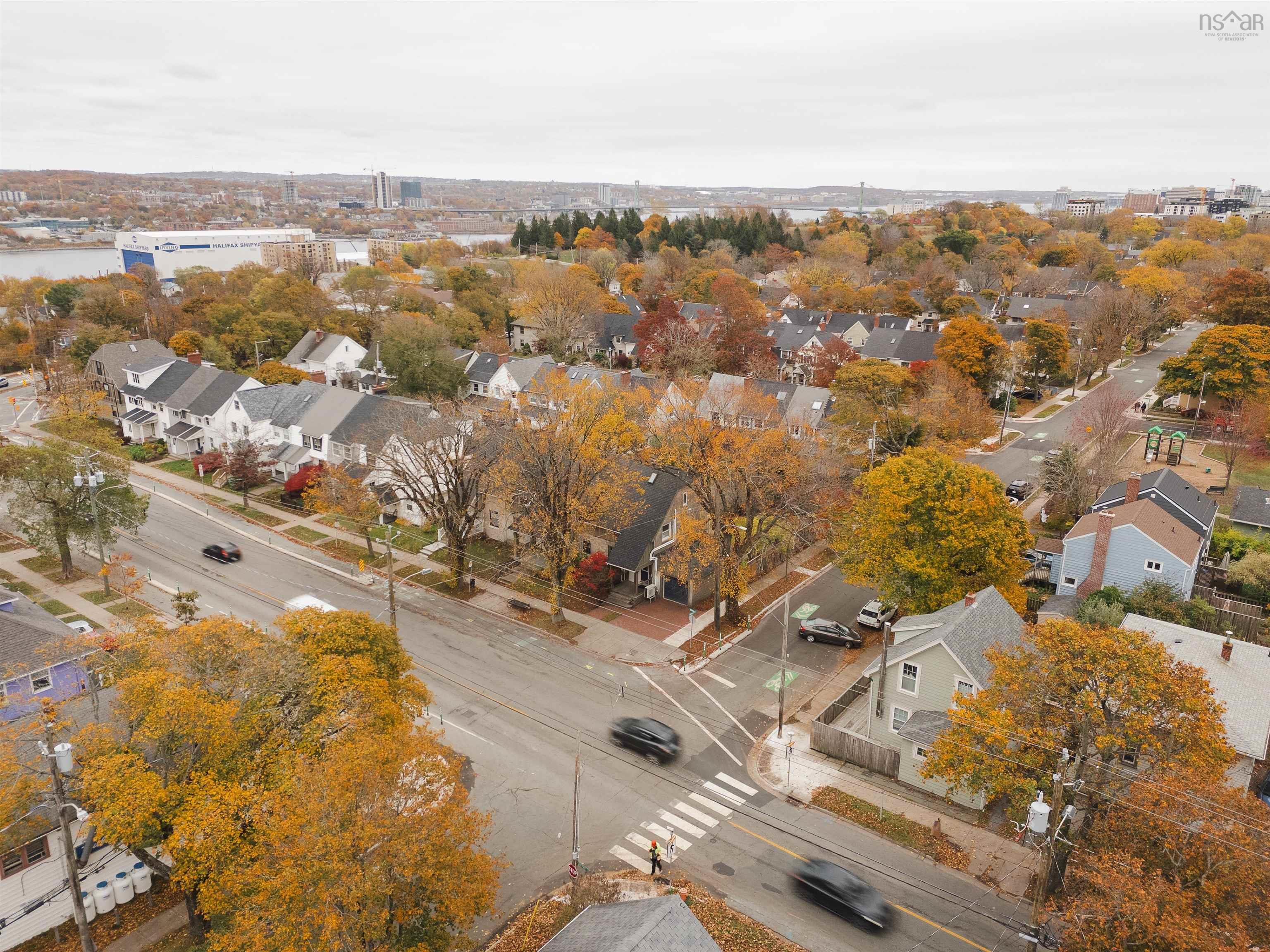 Thumbnail image for 5552 Duffus Street MLS<sup>®</sup> 202526984