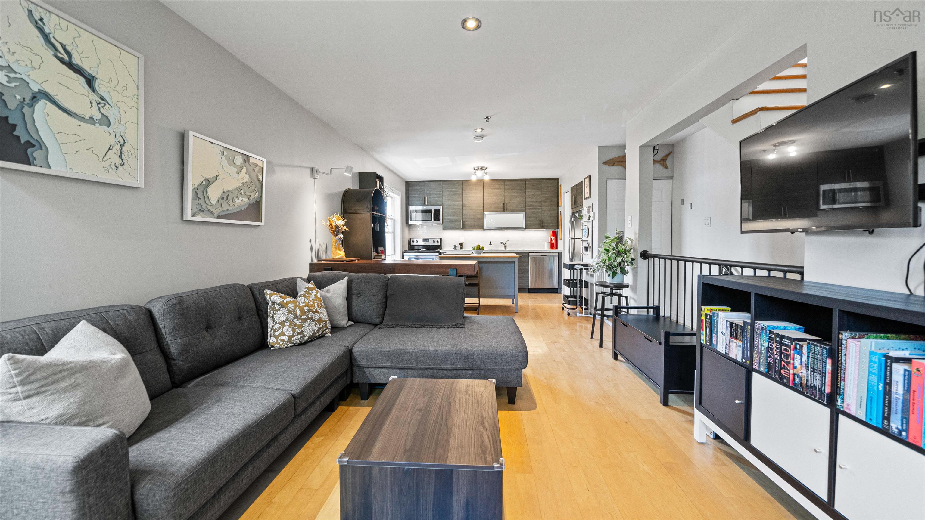 Thumbnail image for 4 2093 Creighton Street MLS<sup>®</sup> 202527345