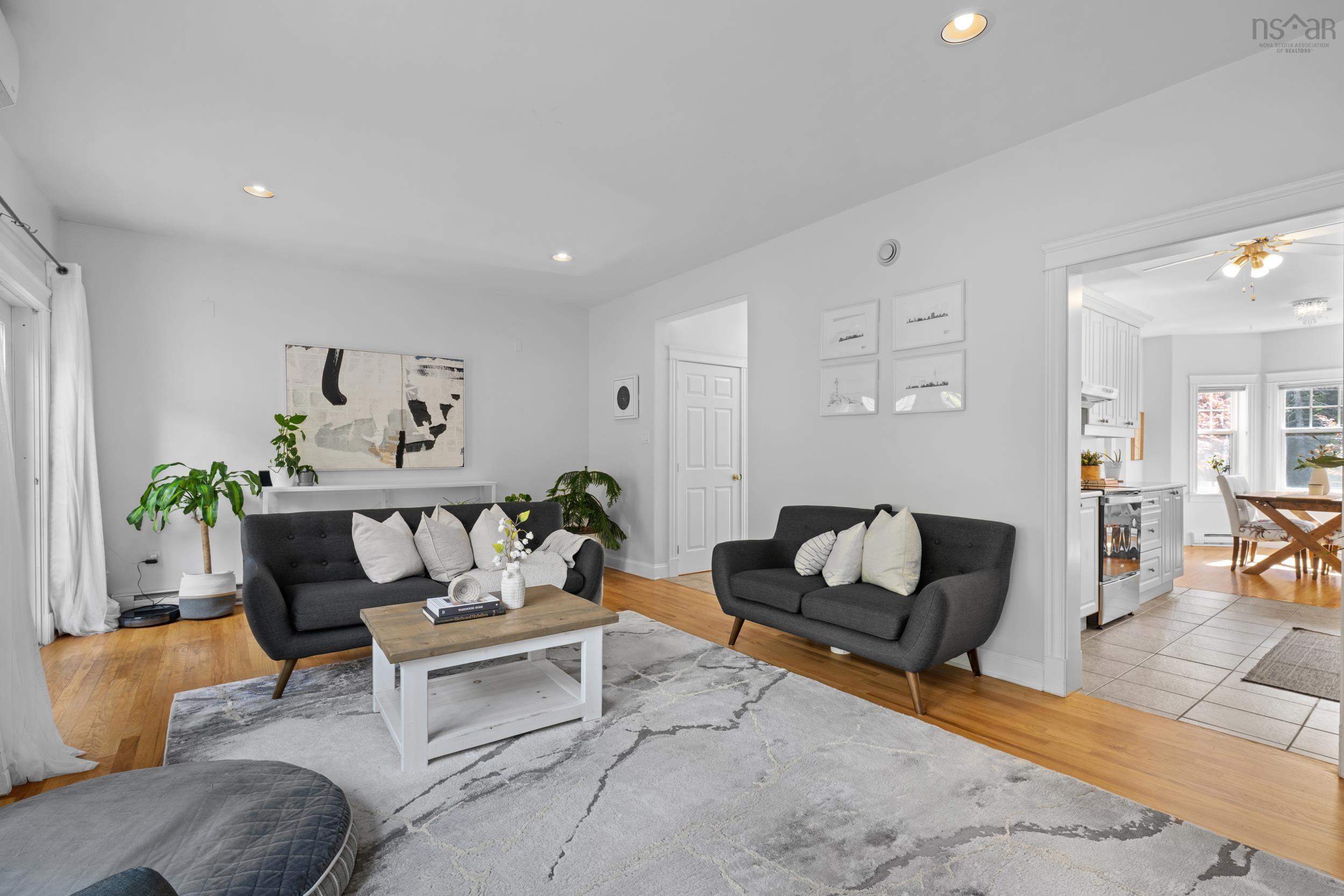 Thumbnail image for 38 Greenside Lane MLS<sup>®</sup> 202527413