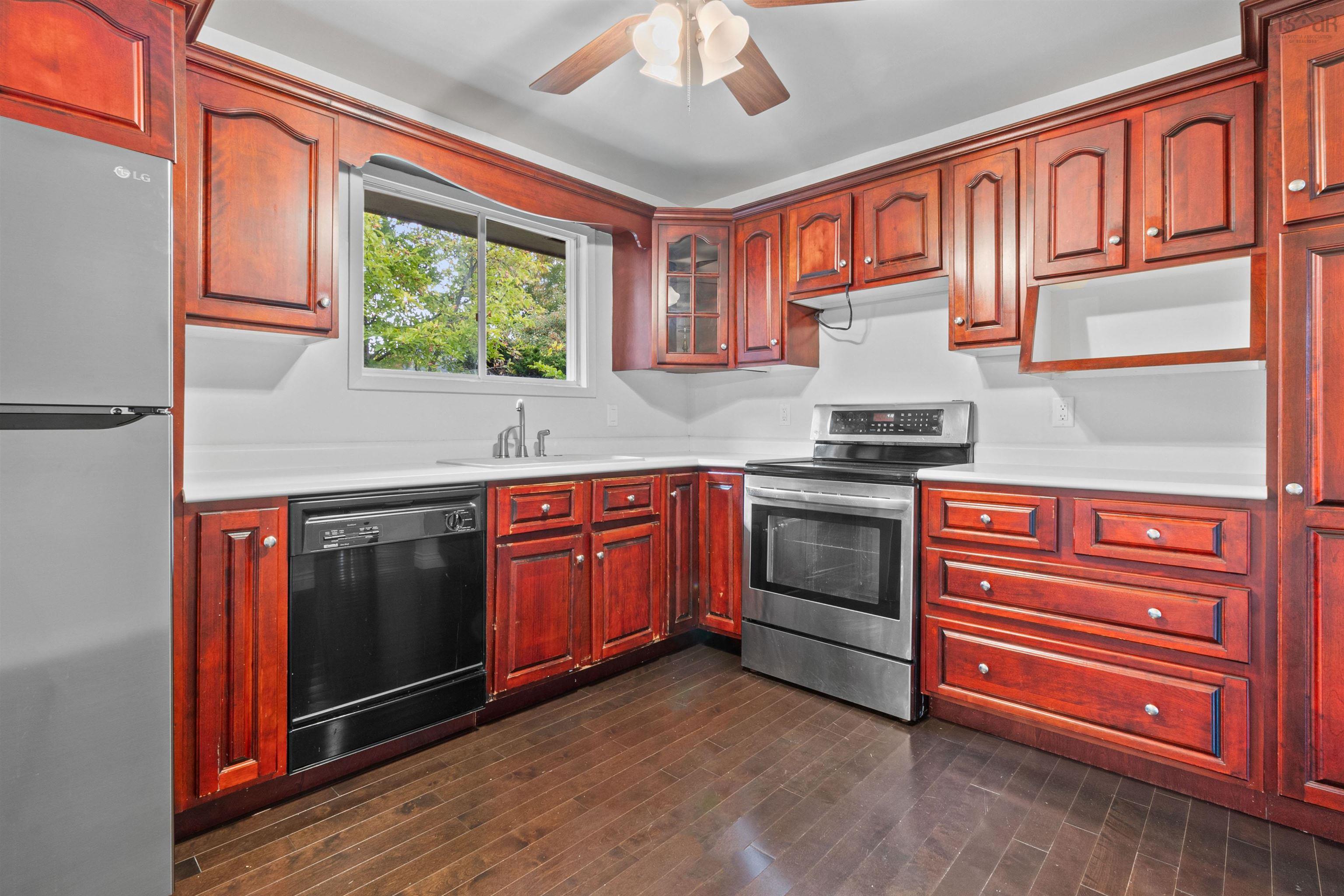 Thumbnail image for 112 Arklow Drive Drive MLS<sup>®</sup> 202527421