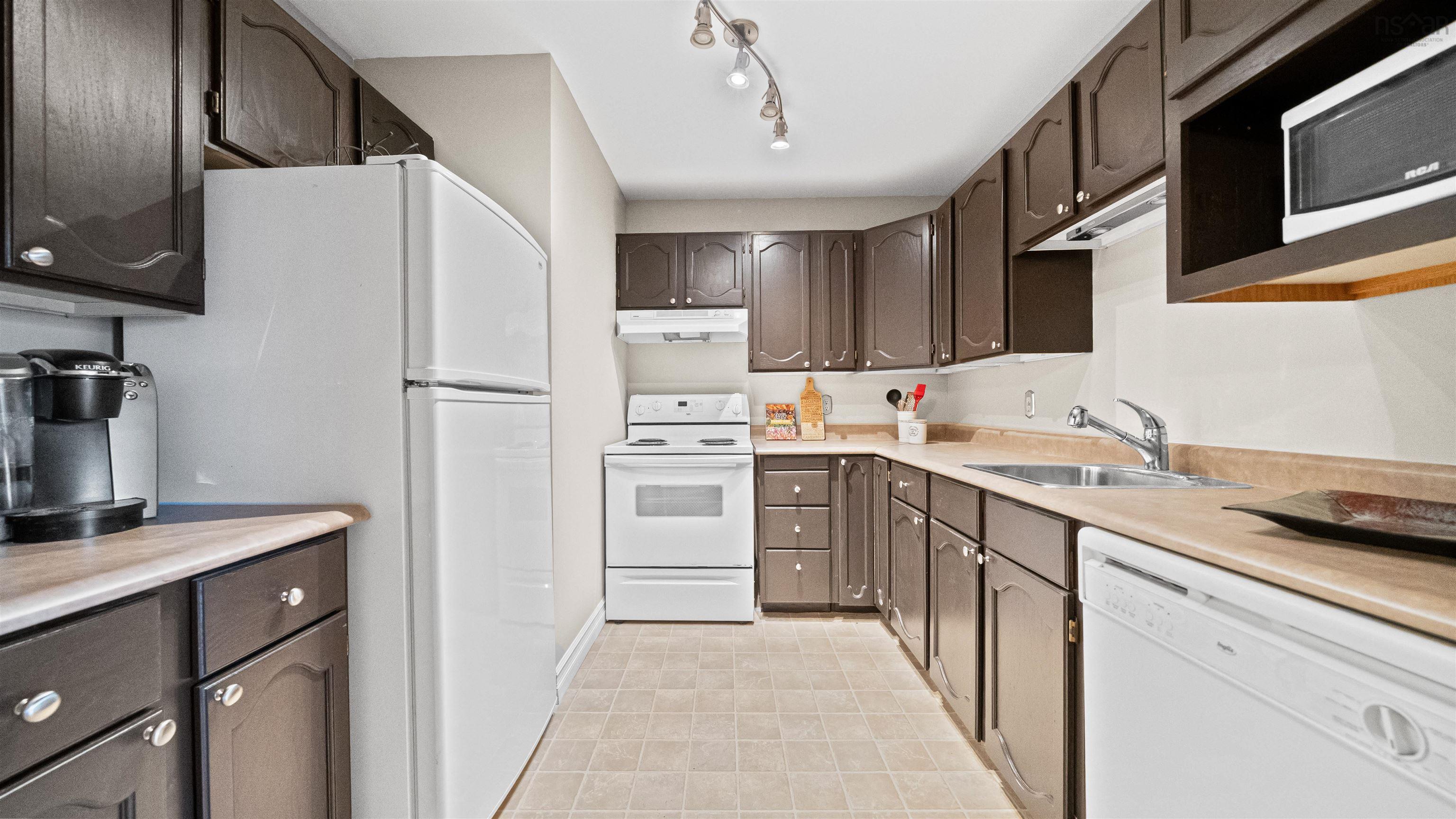 Thumbnail image for 9 4 Rose Way MLS<sup>®</sup> 202527453