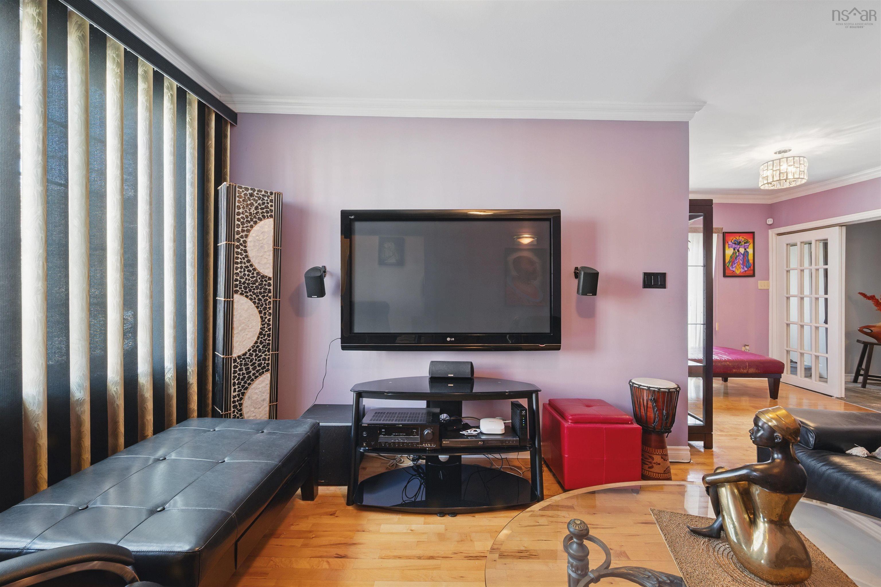 Thumbnail image for 5526 Charles Street MLS<sup>®</sup> 202528195